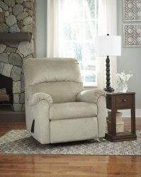Кресло с реклайнером Bronwyn - Sand, Ashley Furniture